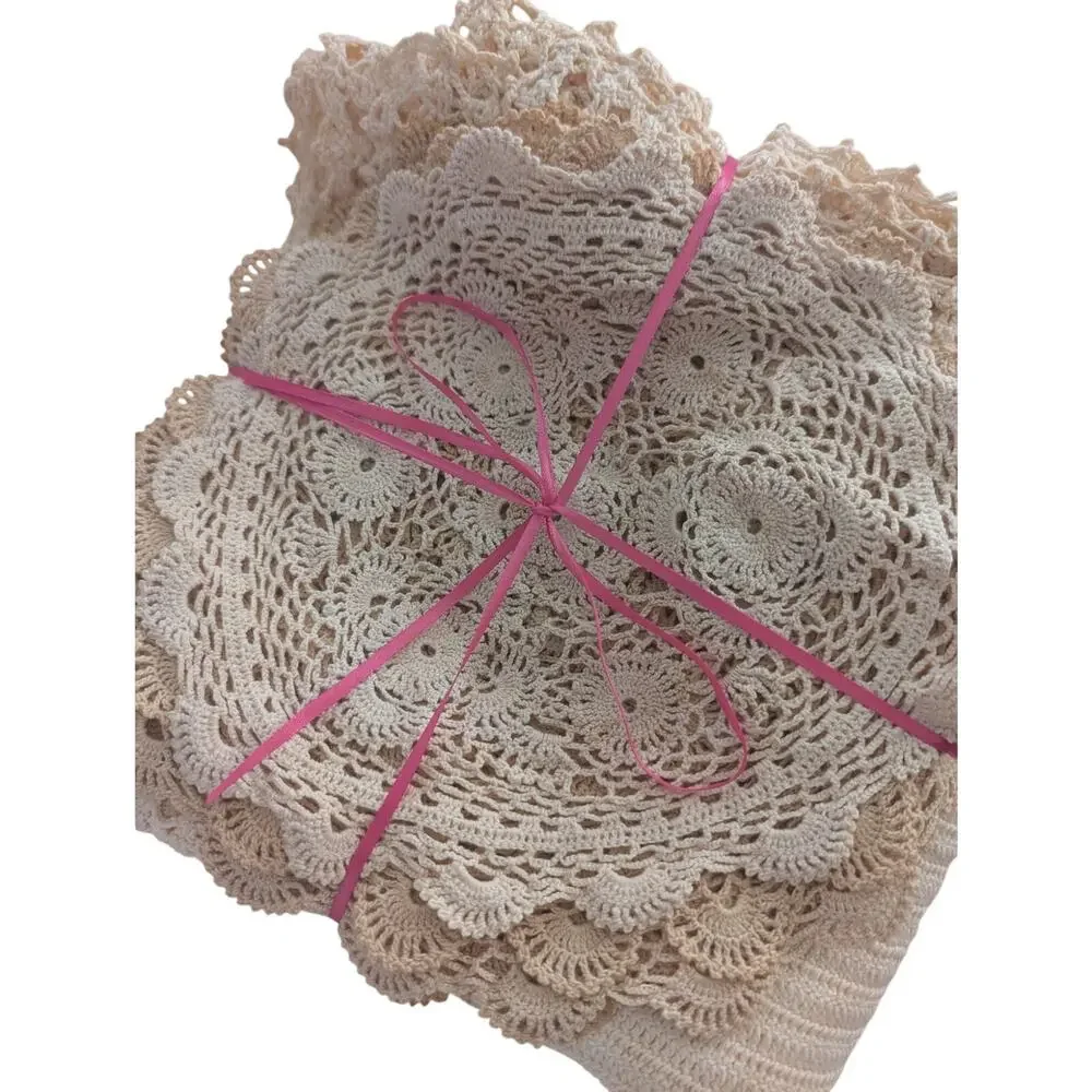VINTAGE CREAM COTTON GEOMETRIC CROCHETED SMALL TABLECLOTH, W/ BONUS: 6 DOILIES!